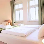 Apartament Ruhiges & Modernes 5-personen Mit Boxspringbetten, Smart-tv, Wlan Und Balkon Magdeburg