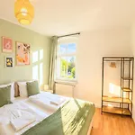 Apartament Ruhiges & Modernes 5-personen Mit Boxspringbetten, Smart-tv, Wlan Und Balkon Magdeburg