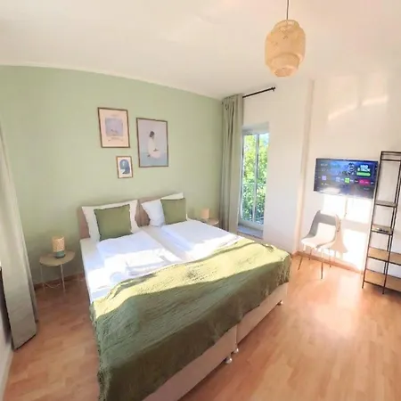 アパート Ruhiges & Modernes 5-personen Mit Boxspringbetten, Smart-tv, Wlan Und Balkon マクデブルク