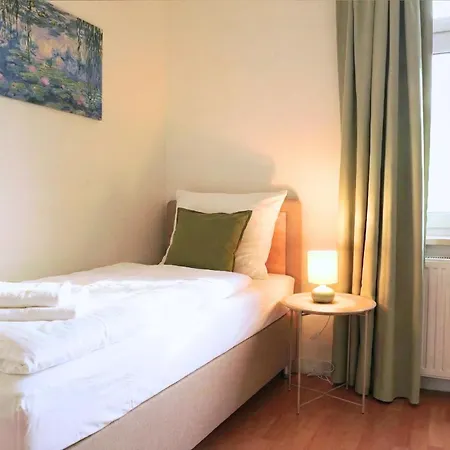 アパート Ruhiges & Modernes 5-personen Mit Boxspringbetten, Smart-tv, Wlan Und Balkon マクデブルク