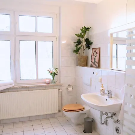 Apartment Ruhiges&modernes 5-personen Mit Boxspringbetten, Smart-tv, Wlan Und Balkon Magdeburg