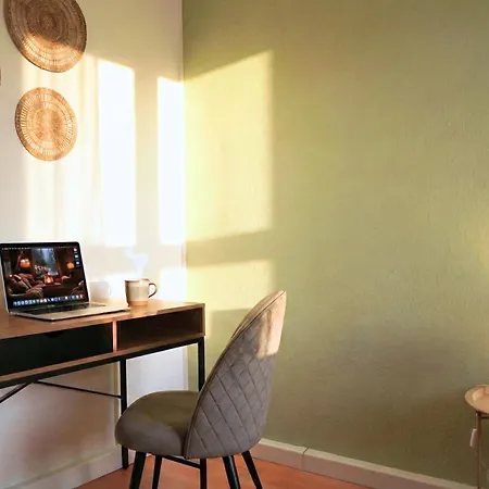 Ruhiges&modernes 5-personen Mit Boxspringbetten, Smart-tv, Wlan Und Balkon * Magdeburg