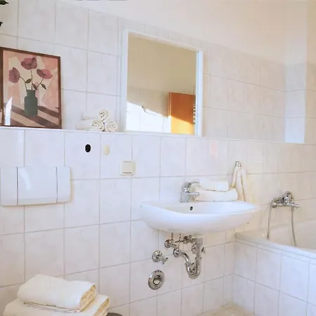 Ruhiges&modernes 5-personen Mit Boxspringbetten, Smart-tv, Wlan Und Balkon Apartment