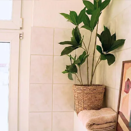 Ruhiges & Modernes 5-personen Mit Boxspringbetten, Smart-tv, Wlan Und Balkon Apartment