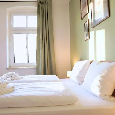 Ruhiges & Modernes 5-personen Mit Boxspringbetten, Smart-tv, Wlan Und Balkon * マクデブルク