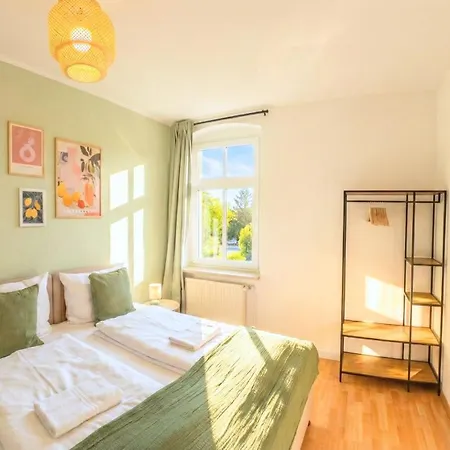 Apartment Ruhiges & Modernes 5-personen Mit Boxspringbetten, Smart-tv, Wlan Und Balkon Magdeburg