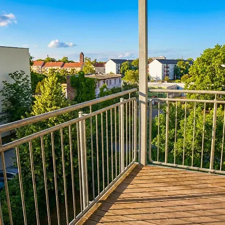 Ruhiges & Modernes 5-personen Mit Boxspringbetten, Smart-tv, Wlan Und Balkon マクデブルク
