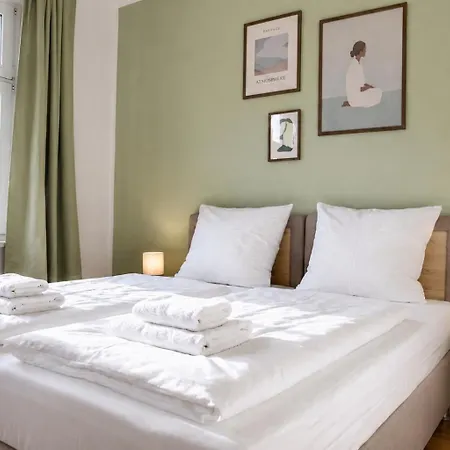 Ruhiges & Modernes 5-personen Mit Boxspringbetten, Smart-tv, Wlan Und Balkon *