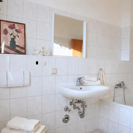Ruhiges & Modernes 5-personen Mit Boxspringbetten, Smart-tv, Wlan Und Balkon