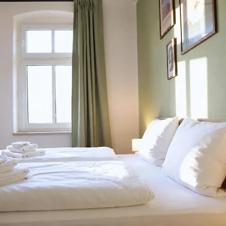 Ruhiges & Modernes 5-personen Mit Boxspringbetten, Smart-tv, Wlan Und Balkon * ماغديبورغ