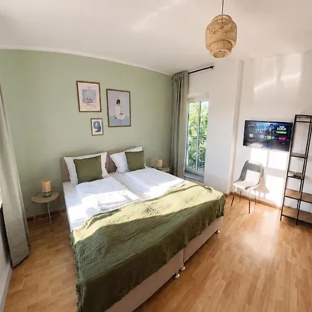 Ruhiges & Modernes 5-personen Mit Boxspringbetten, Smart-tv, Wlan Und Balkon *