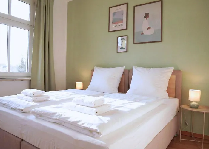 Apartment Ruhiges&modernes 5-personen Mit Boxspringbetten, Smart-tv, Wlan Und Balkon