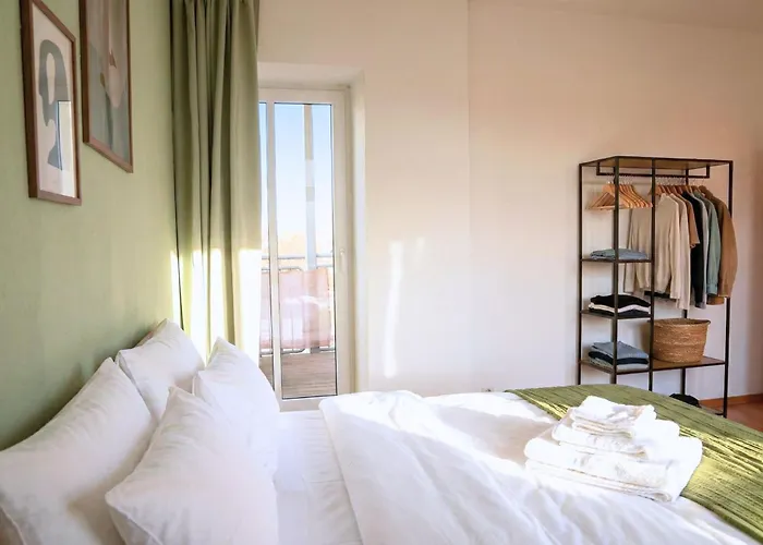 Ruhiges&modernes 5-personen Mit Boxspringbetten, Smart-tv, Wlan Und Balkon * Magdeburg