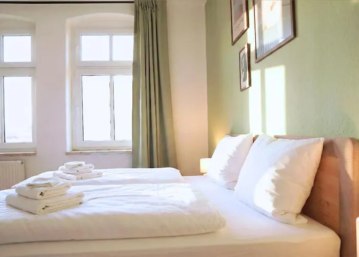 Ruhiges&modernes 5-personen Mit Boxspringbetten, Smart-tv, Wlan Und Balkon * Magdeburg