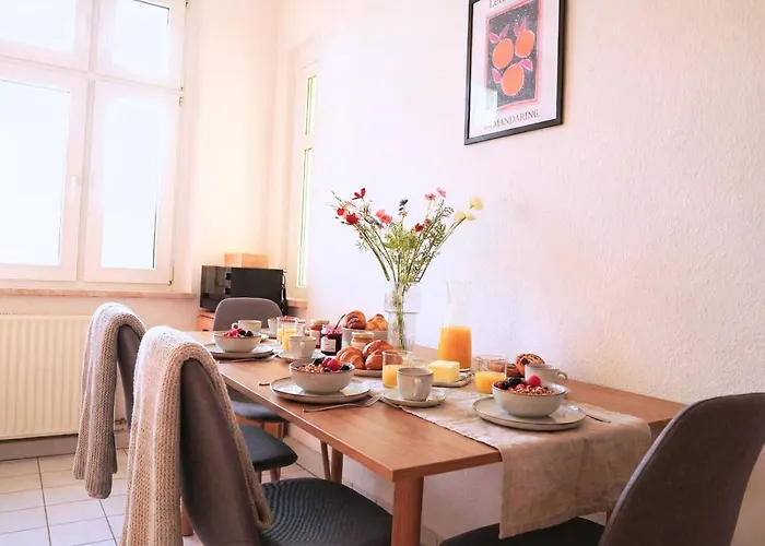 Ruhiges&modernes 5-personen Mit Boxspringbetten, Smart-tv, Wlan Und Balkon Magdeburg