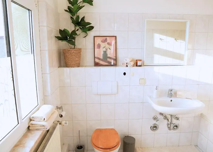 Apartment Ruhiges&modernes 5-personen Mit Boxspringbetten, Smart-tv, Wlan Und Balkon