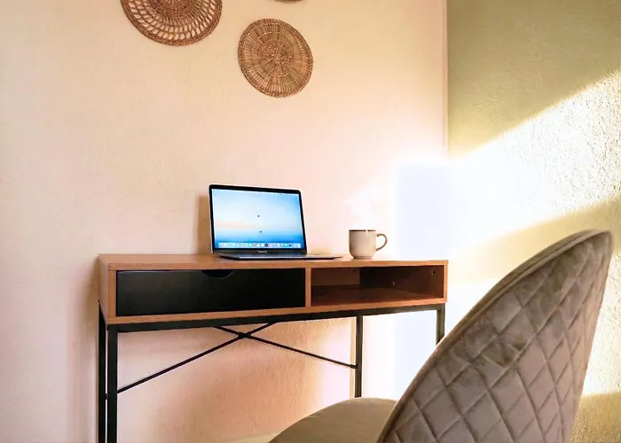 Apartment Ruhiges&modernes 5-personen Mit Boxspringbetten, Smart-tv, Wlan Und Balkon Magdeburg