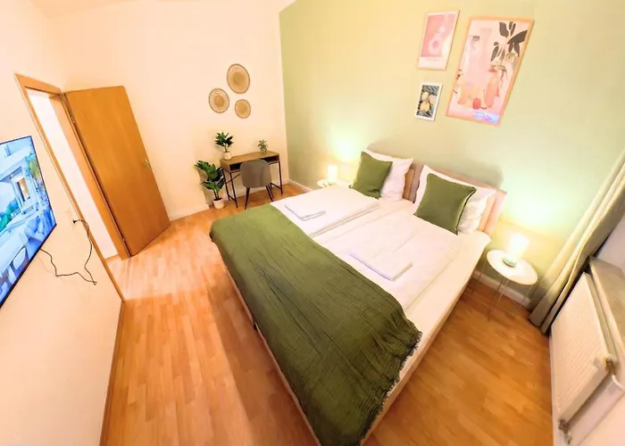 Ruhiges&modernes 5-personen Mit Boxspringbetten, Smart-tv, Wlan Und Balkon Apartment *