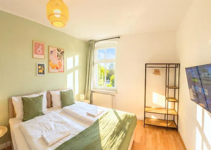 Apartment Ruhiges&modernes 5-personen Mit Boxspringbetten, Smart-tv, Wlan Und Balkon Magdeburg